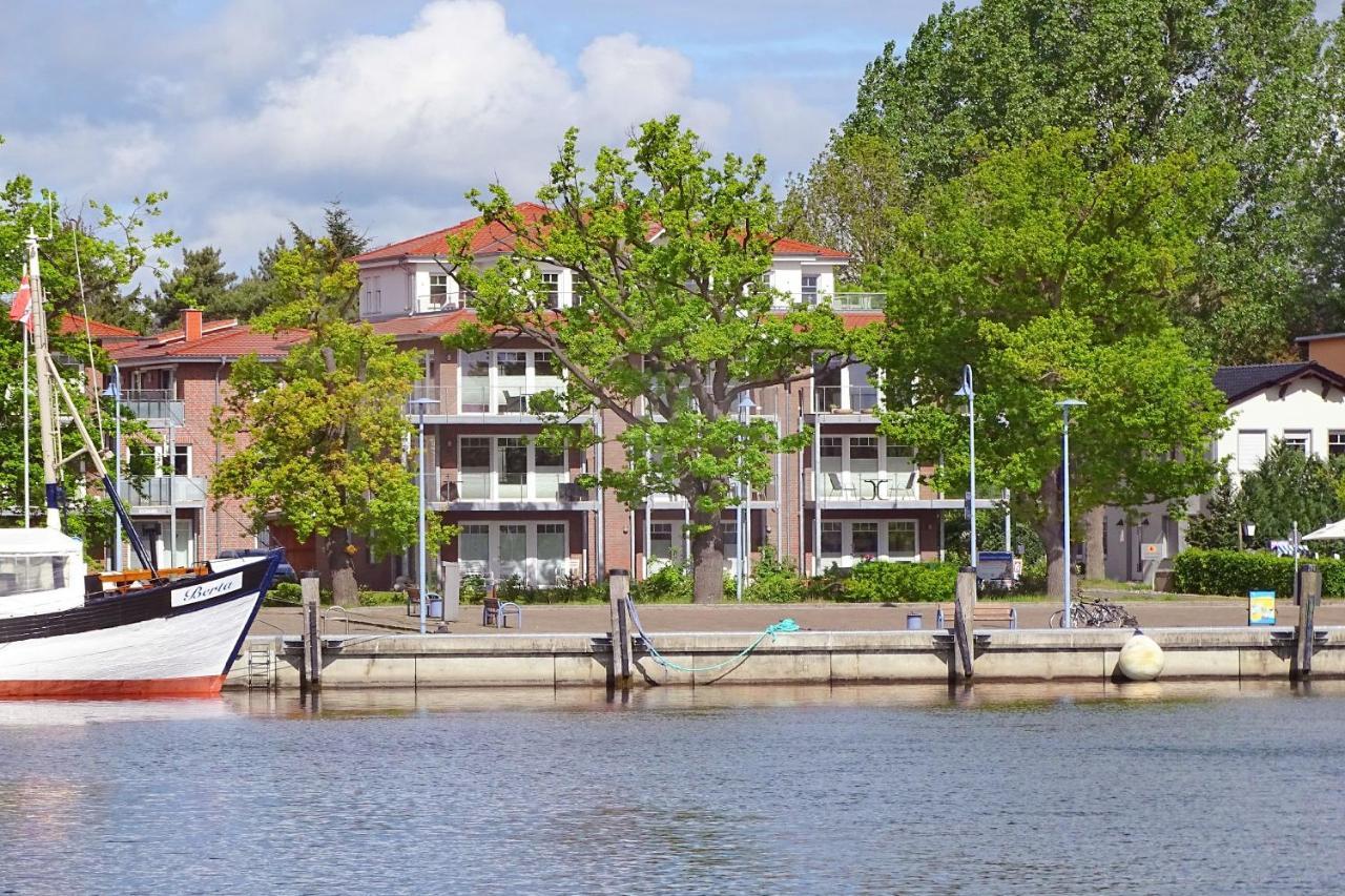Hafennahe Penthousewohnung Mit Meerblick - Hafenresidenz Lauterbach Fewo 2-7 Exterior foto